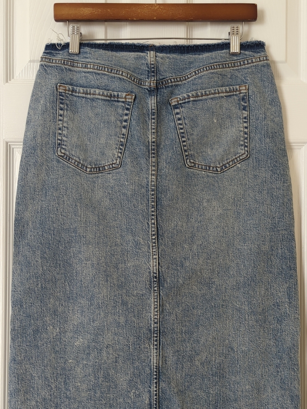 Wild Fable Classic Medium Wash Frayed Low Waisted Front Slit Denim Maxi Skirt 8 - Picture 10 of 11